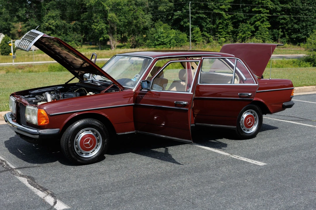1980 Mercedes-Benz W123 Sedan - Image 16 of 31