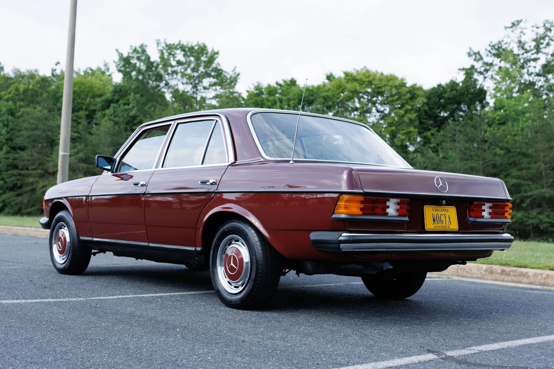 1980 Mercedes-Benz W123 Sedan - Image 12 of 31