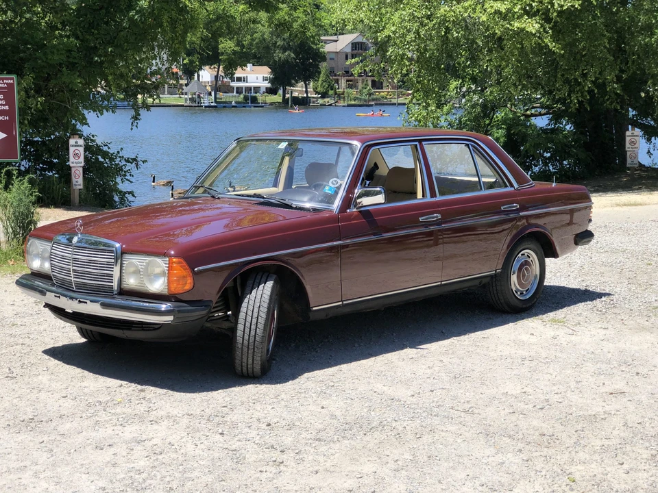 1980 Mercedes-Benz W123 Sedan - Image 10 of 31
