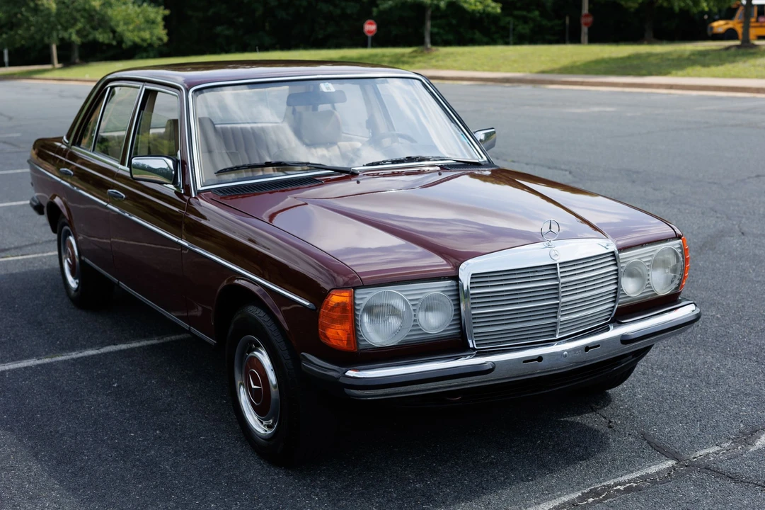 1980 Mercedes-Benz W123 Sedan - Image 4 of 31