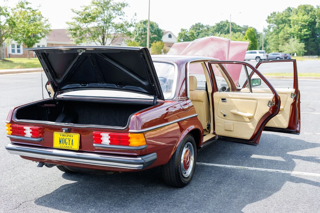 1980 Mercedes-Benz W123 Sedan - Image 19 of 31