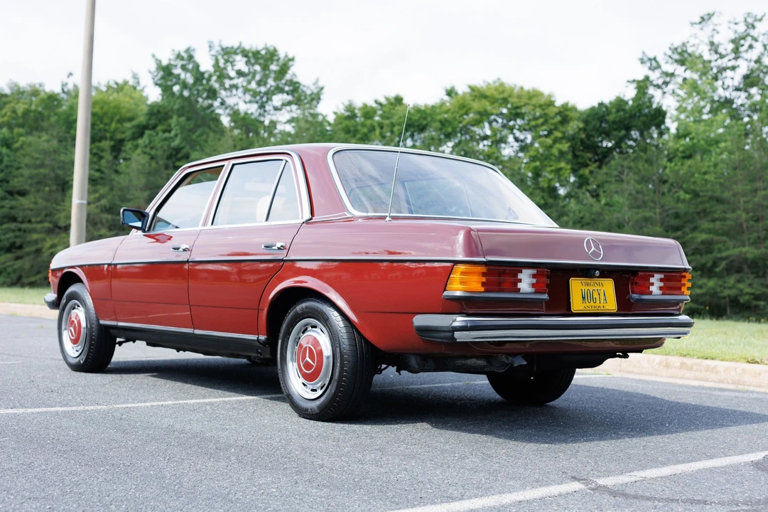 1980 Mercedes-Benz W123 Sedan - Image 11 of 31