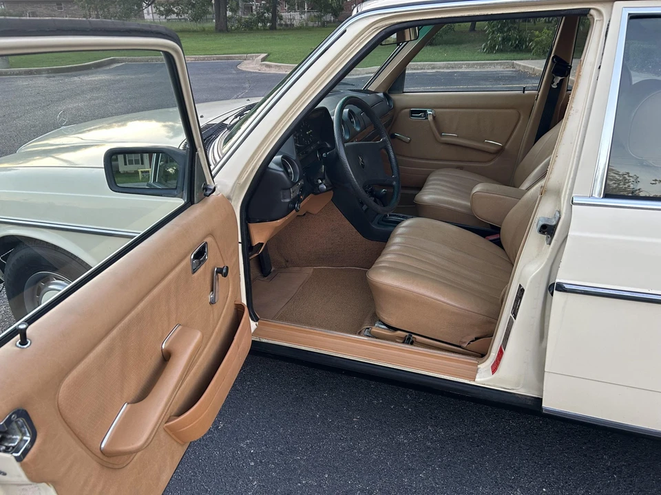 1980 Mercedes-Benz W123 Sedan - Image 28 of 31