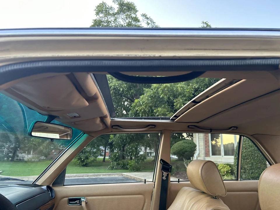 1980 Mercedes-Benz W123 Sedan - Image 31 of 31
