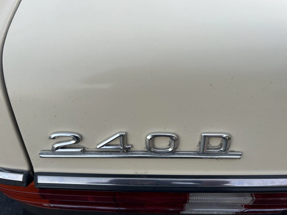 1980 Mercedes-Benz W123 Sedan - Image 16 of 31