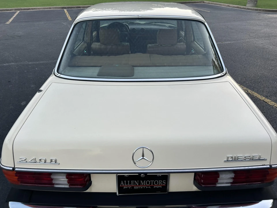 1980 Mercedes-Benz W123 Sedan - Image 12 of 31