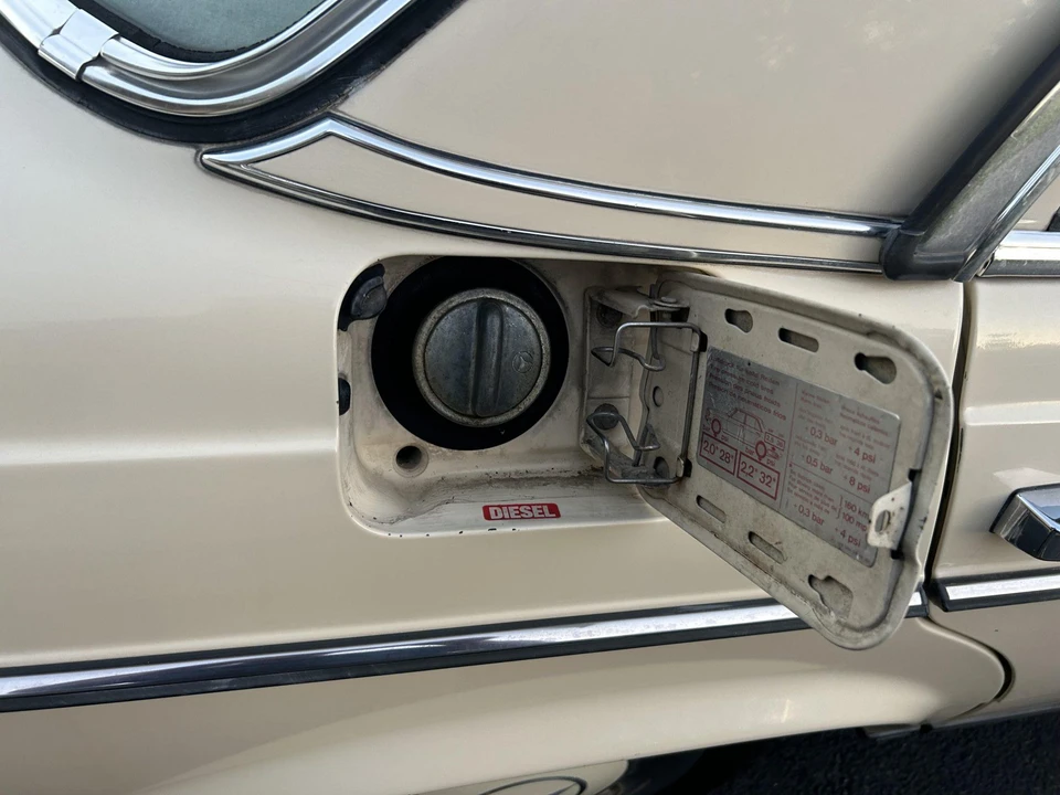 1980 Mercedes-Benz W123 Sedan - Image 19 of 31