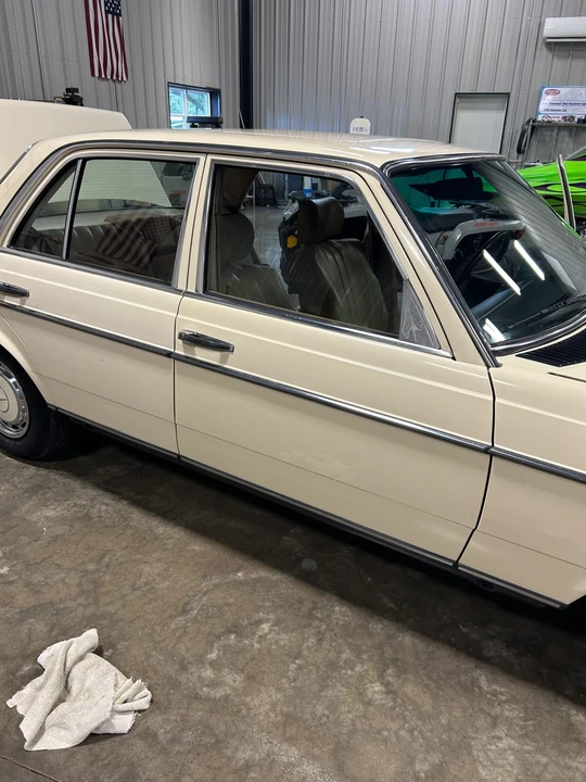1980 Mercedes-Benz W123 Sedan - Image 8 of 31