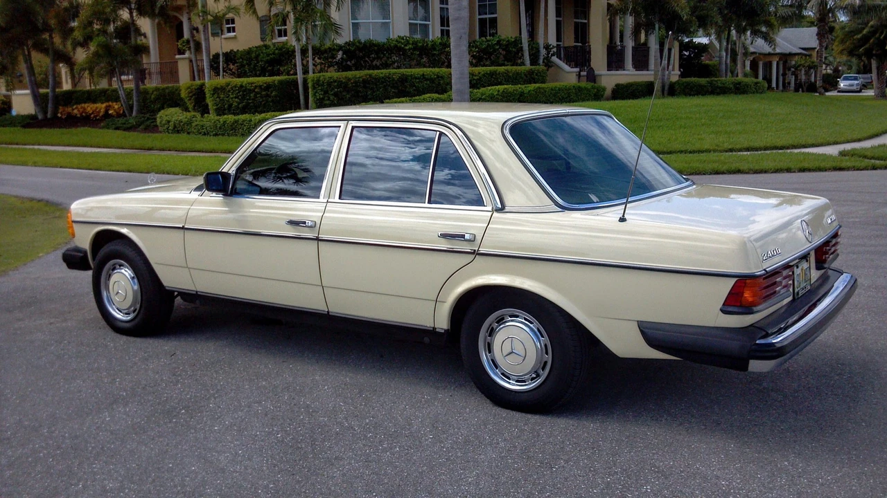 1980 Mercedes-Benz W123 Sedan - Image 6 of 31