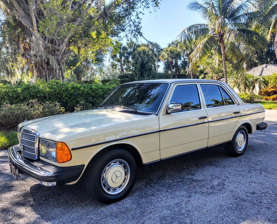 1980 Mercedes-Benz W123 Sedan - Image 3 of 31