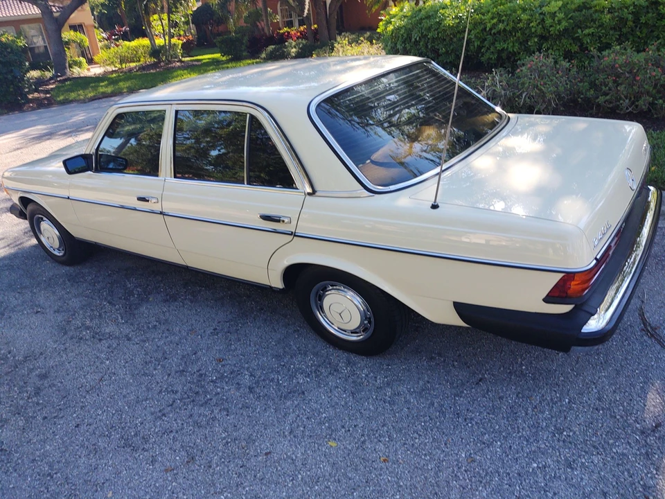 1980 Mercedes-Benz W123 Sedan - Image 7 of 31