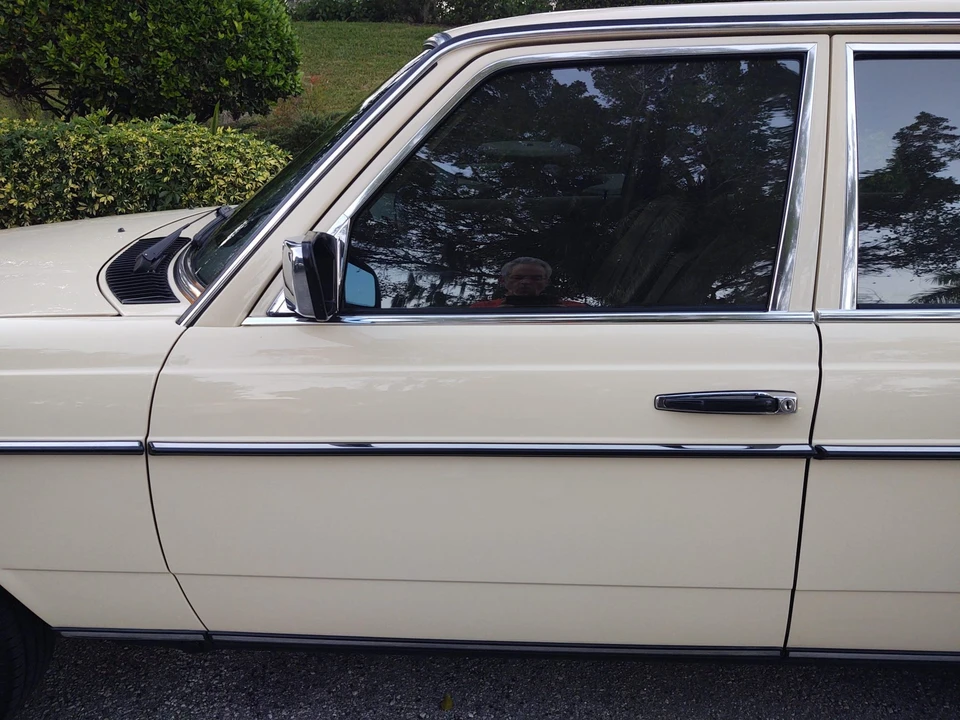 1980 Mercedes-Benz W123 Sedan - Image 20 of 31
