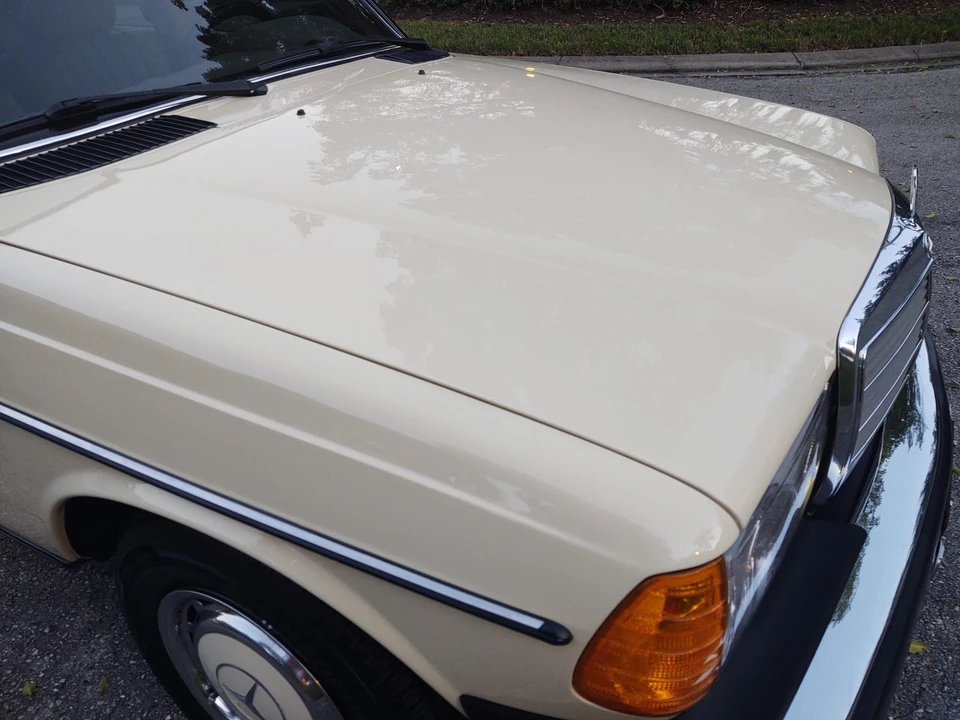 1980 Mercedes-Benz W123 Sedan - Image 17 of 31