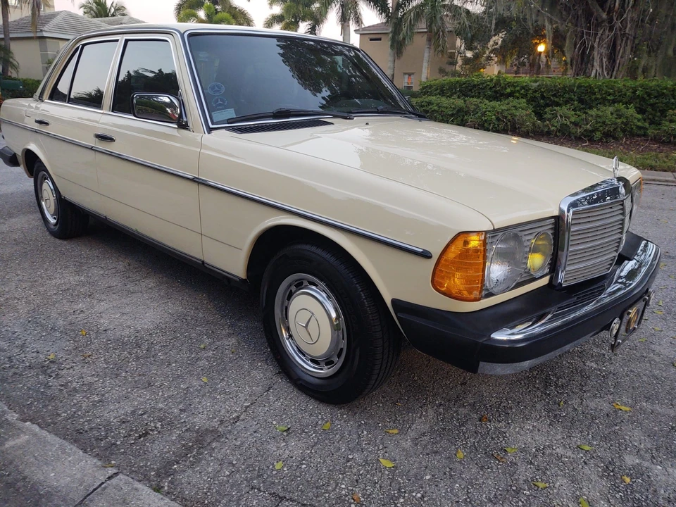 1980 Mercedes-Benz W123 Sedan - Image 15 of 31