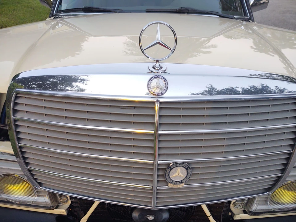 1980 Mercedes-Benz W123 Sedan - Image 29 of 31