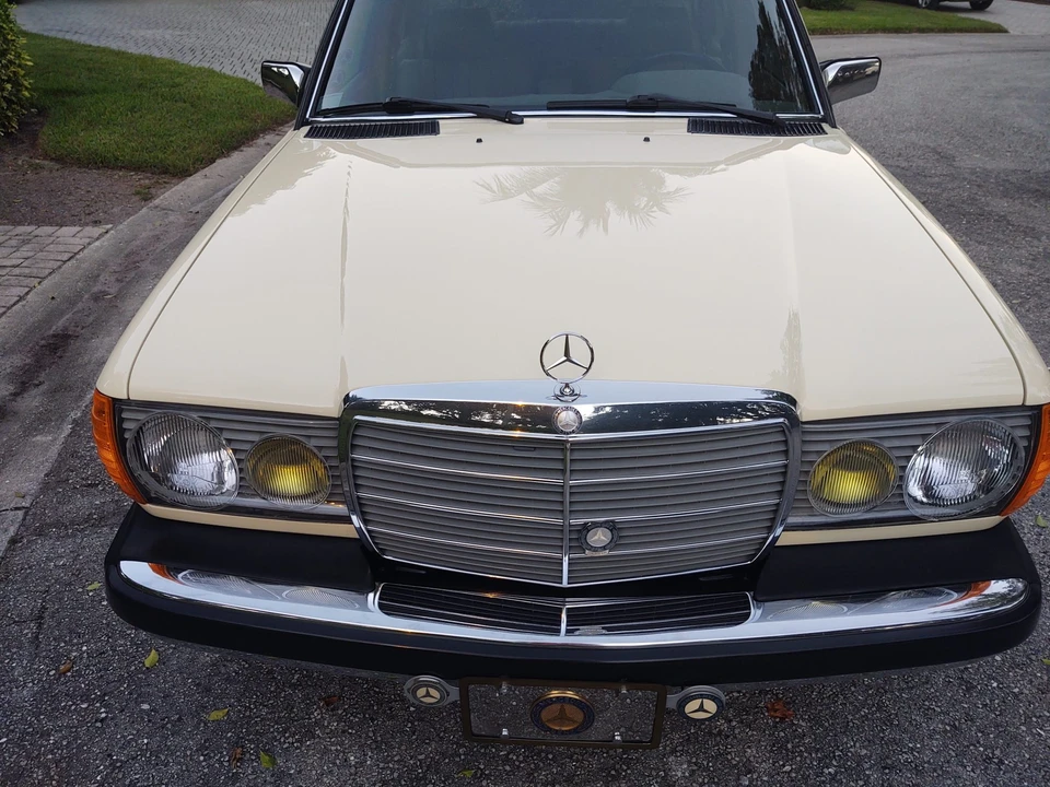 1980 Mercedes-Benz W123 Sedan - Image 18 of 31