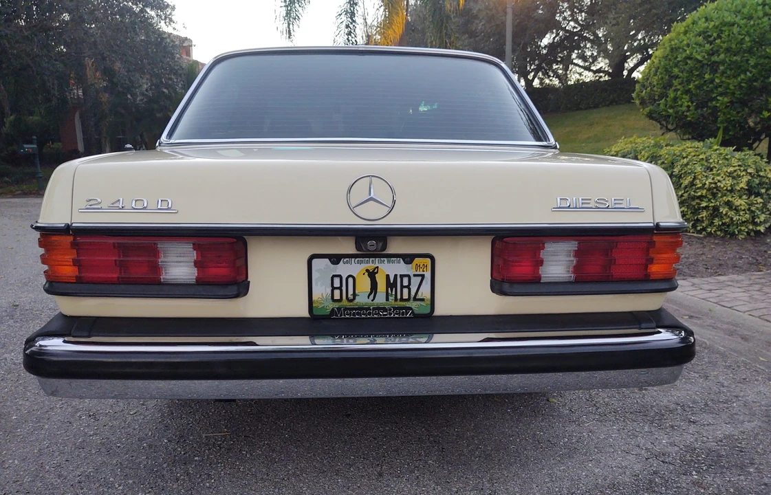 1980 Mercedes-Benz W123 Sedan - Image 9 of 31