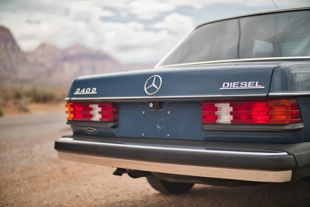 1980 Mercedes-Benz W123 Sedan - Image 13 of 31