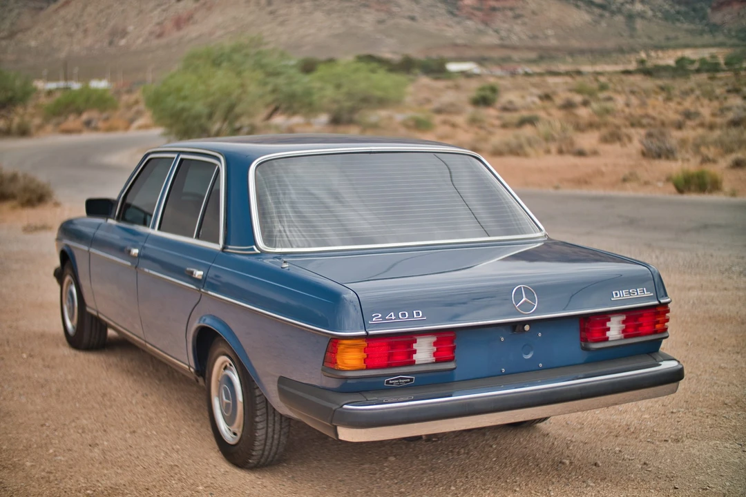 1980 Mercedes-Benz W123 Sedan - Image 10 of 31