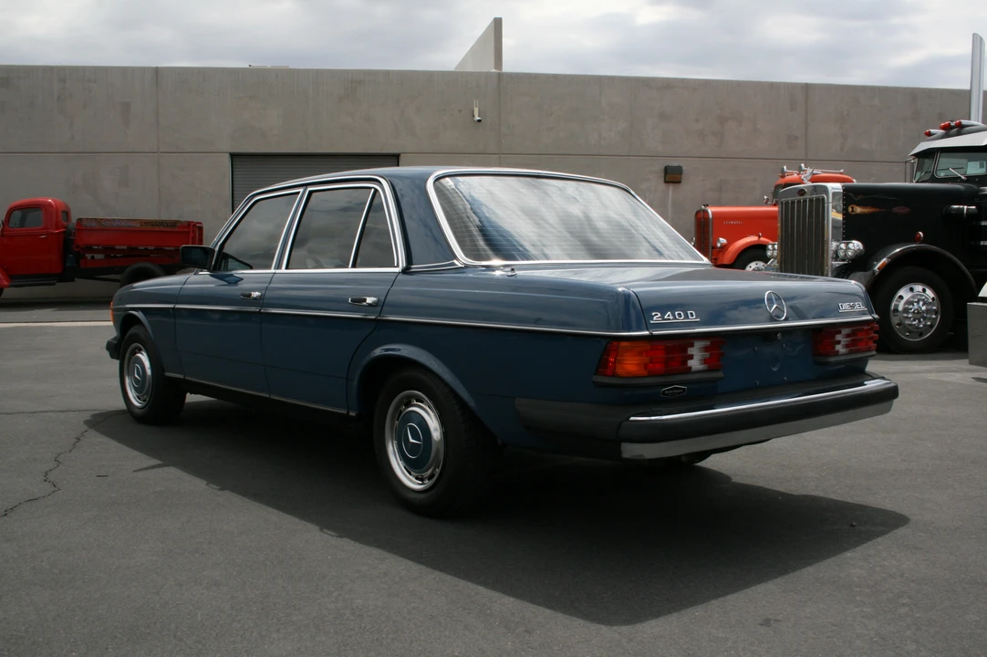 1980 Mercedes-Benz W123 Sedan - Image 8 of 31