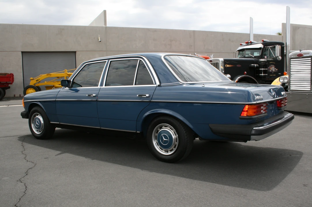 1980 Mercedes-Benz W123 Sedan - Image 9 of 31
