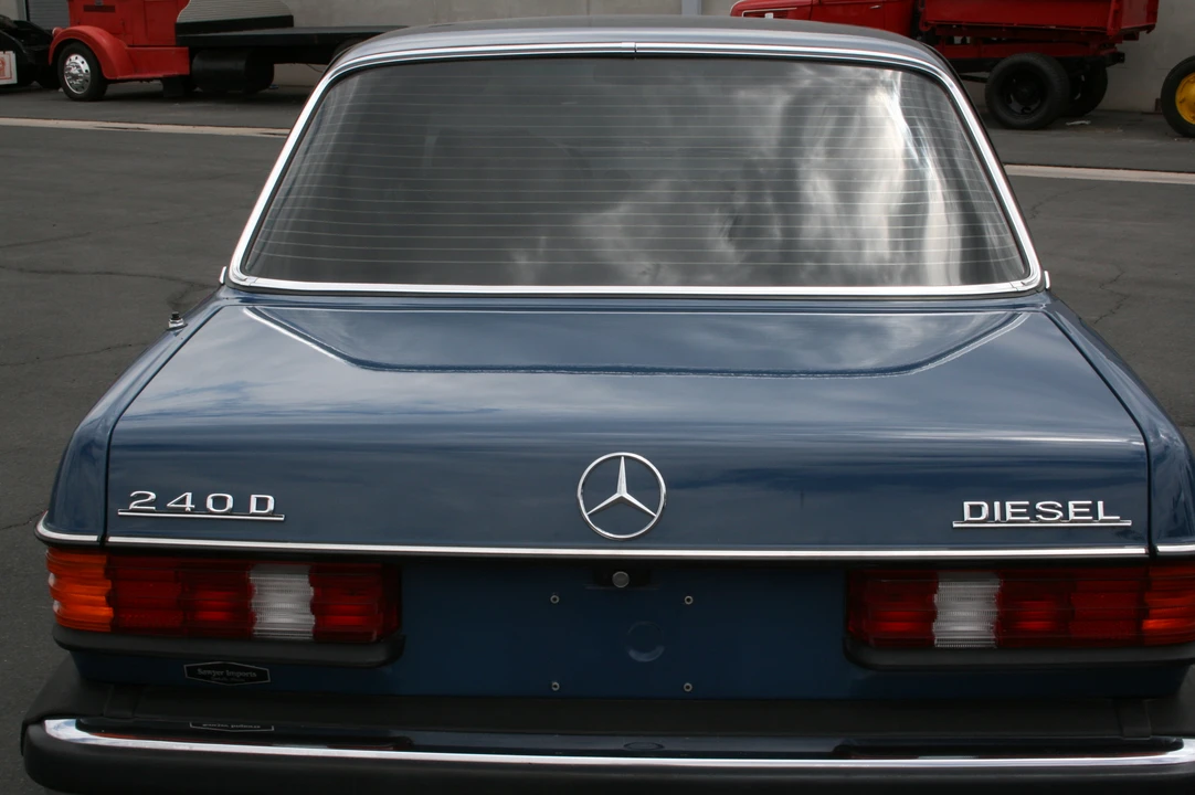 1980 Mercedes-Benz W123 Sedan - Image 12 of 31