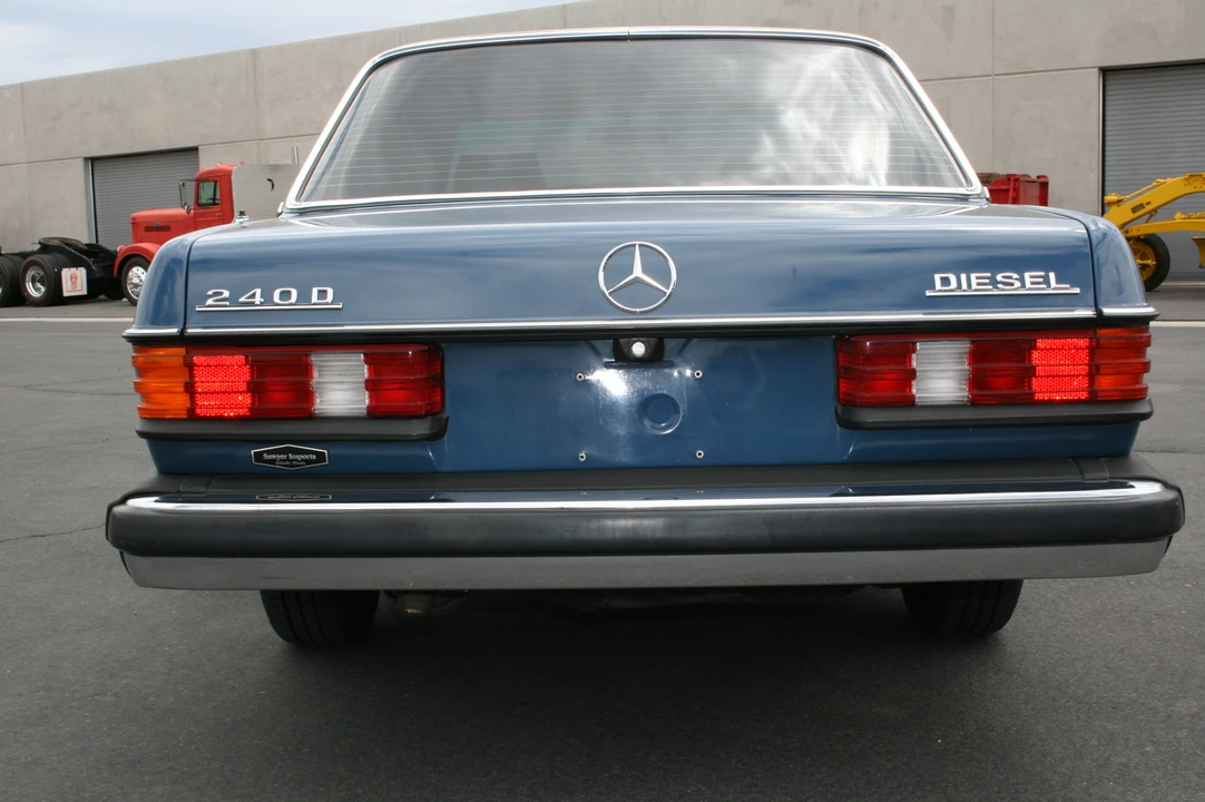 1980 Mercedes-Benz W123 Sedan - Image 11 of 31