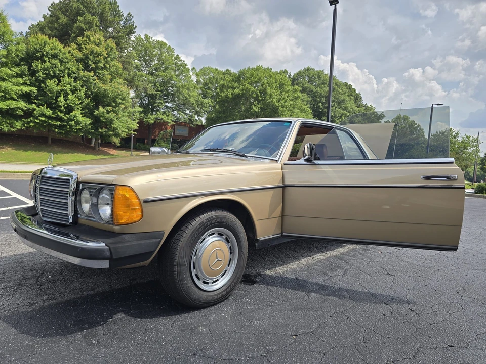 1980 Mercedes-Benz W123 Coupe (C123) - Image 10 of 31