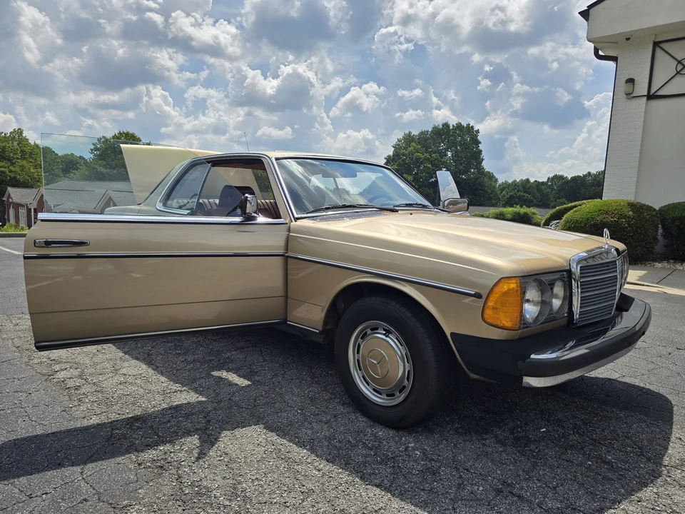 1980 Mercedes-Benz W123 Coupe (C123) - Image 11 of 31
