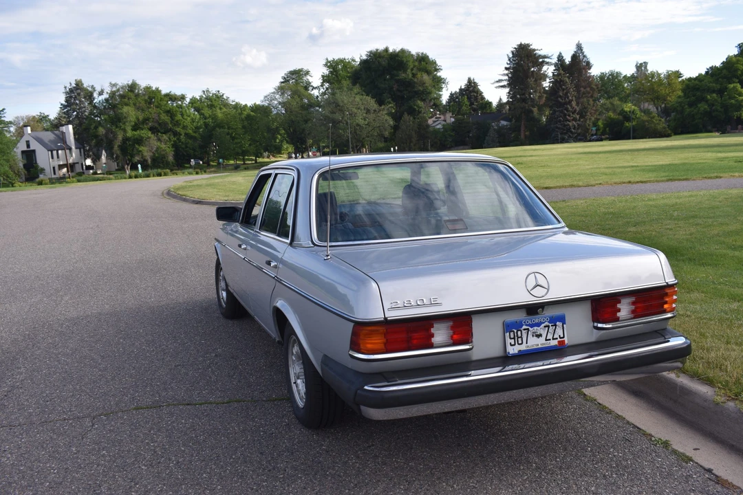 1980 Mercedes-Benz W123 Sedan - Image 26 of 31