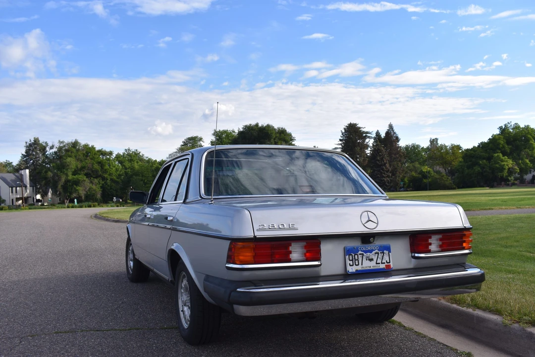 1980 Mercedes-Benz W123 Sedan - Image 25 of 31