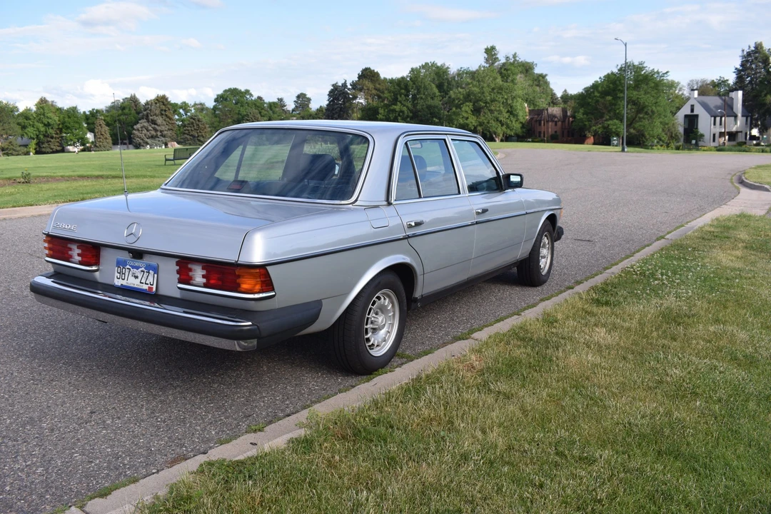 1980 Mercedes-Benz W123 Sedan - Image 21 of 31