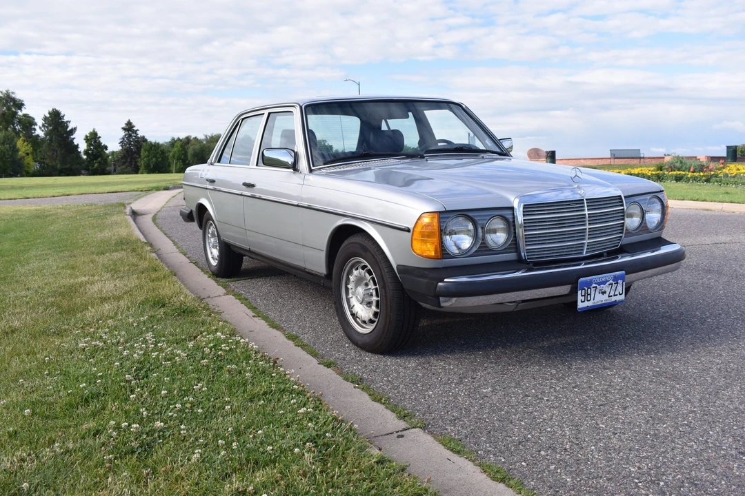 1980 Mercedes-Benz W123 Sedan - Image 16 of 31