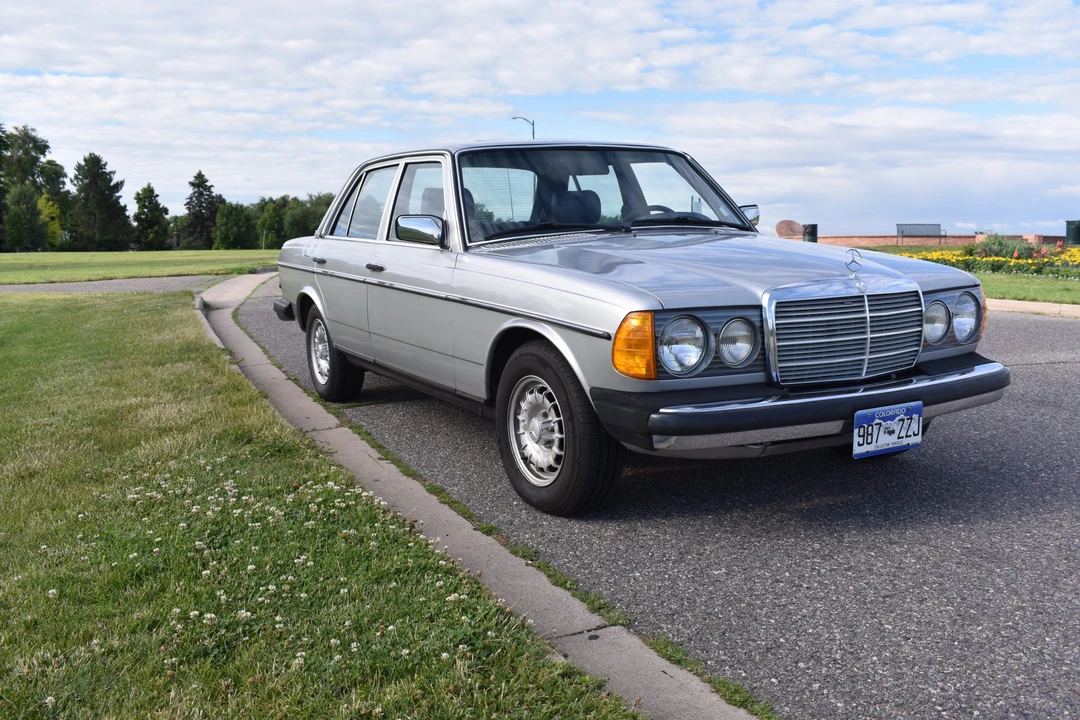 1980 Mercedes-Benz W123 Sedan - Image 15 of 31