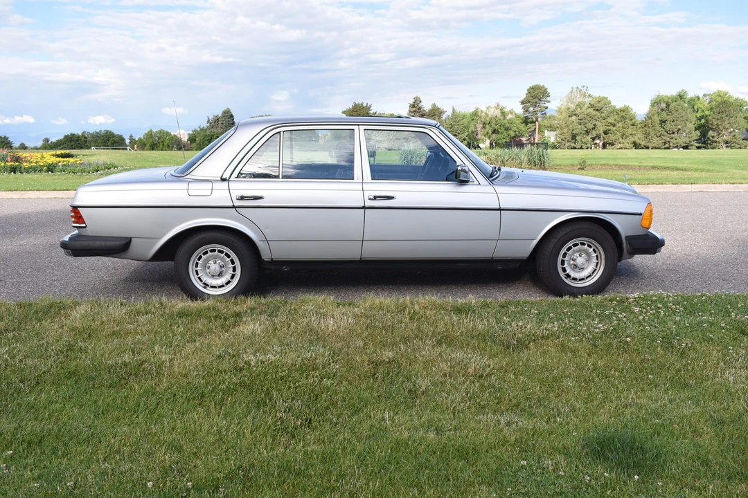 1980 Mercedes-Benz W123 Sedan - Image 19 of 31