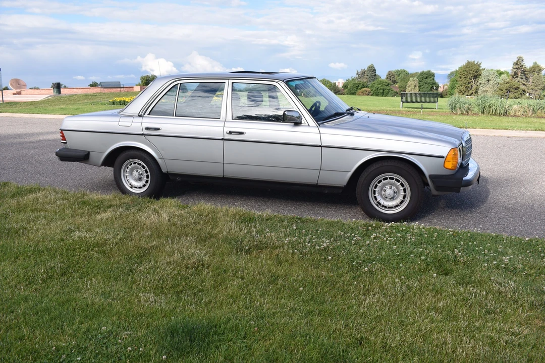 1980 Mercedes-Benz W123 Sedan - Image 18 of 31