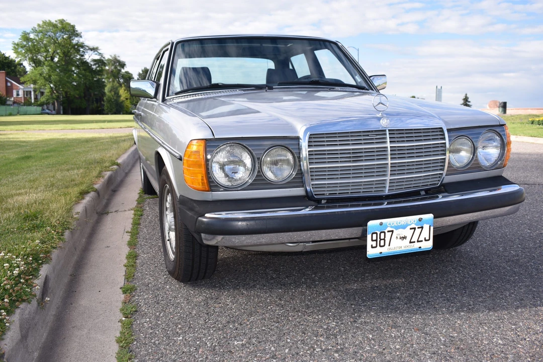 1980 Mercedes-Benz W123 Sedan - Image 12 of 31