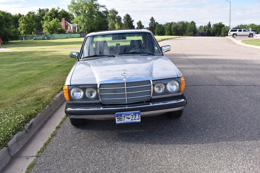 1980 Mercedes-Benz W123 Sedan - Image 10 of 31