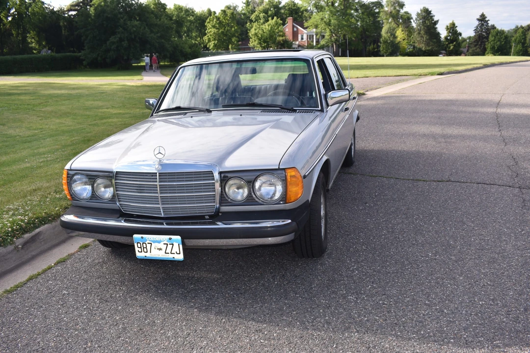 1980 Mercedes-Benz W123 Sedan - Image 7 of 31