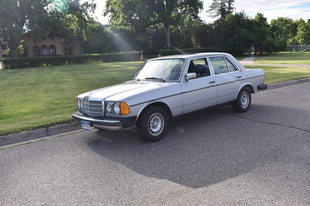 1980 Mercedes-Benz W123 Sedan - Image 5 of 31