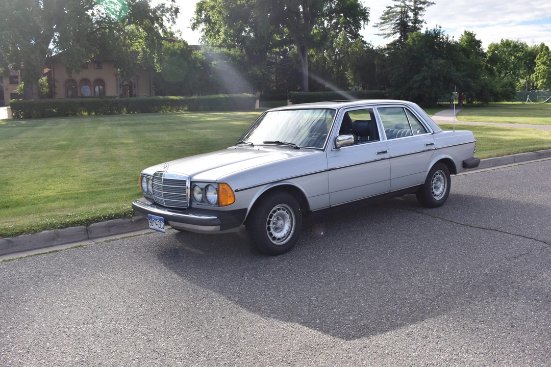 1980 Mercedes-Benz W123 Sedan - Image 3 of 31