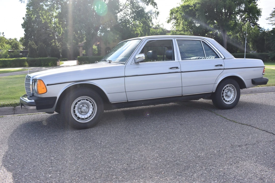 1980 Mercedes-Benz W123 Sedan - Image 4 of 31