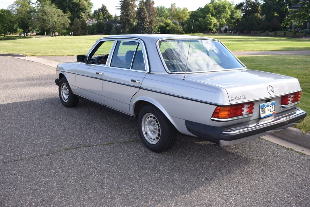 1980 Mercedes-Benz W123 Sedan - Image 28 of 31