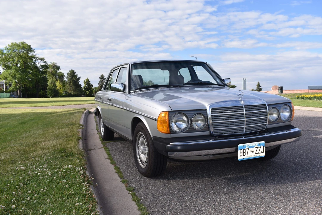 1980 Mercedes-Benz W123 Sedan - Image 14 of 31