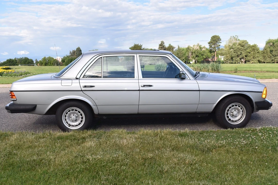 1980 Mercedes-Benz W123 Sedan - Image 20 of 31