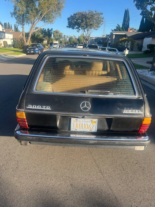 1980 Mercedes-Benz W123 Sedan - Image 2 of 17