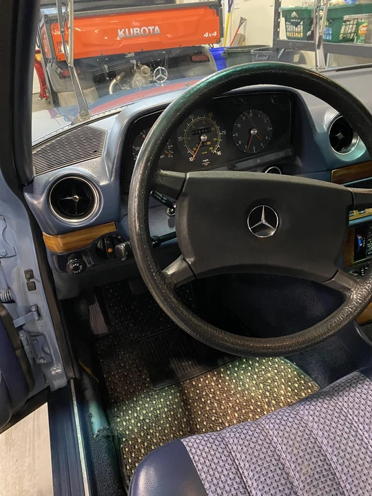 1980 Mercedes-Benz W123 Sedan - Image 24 of 31