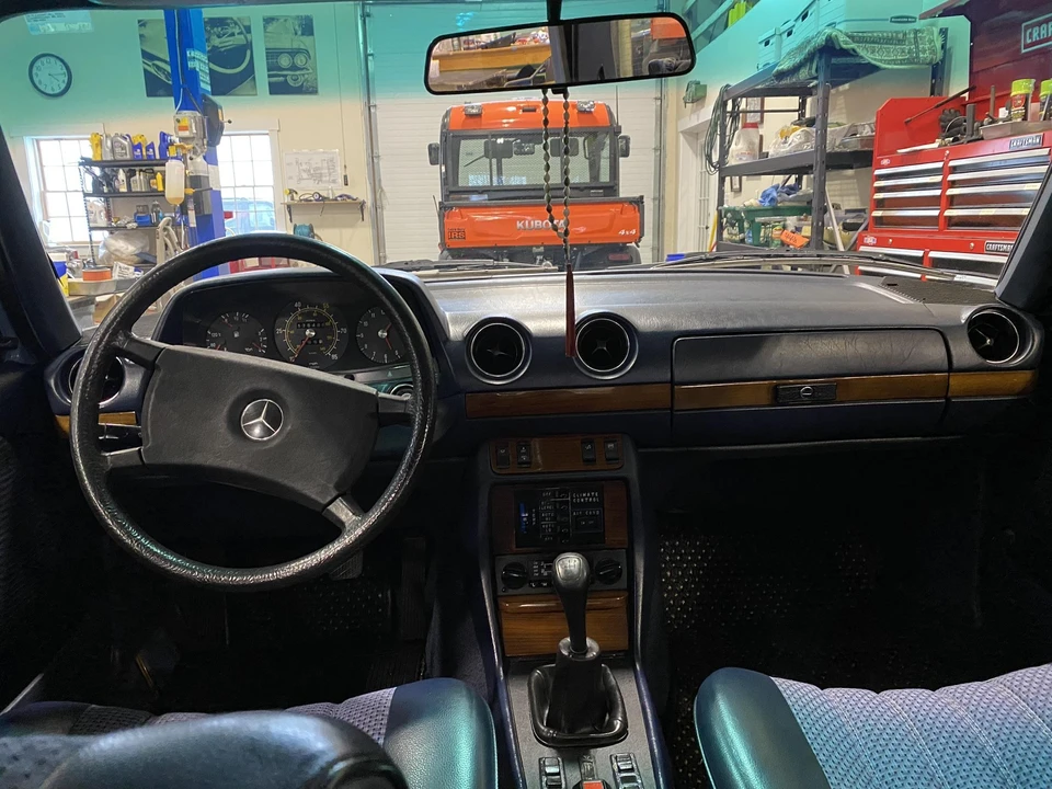 1980 Mercedes-Benz W123 Sedan - Image 23 of 31