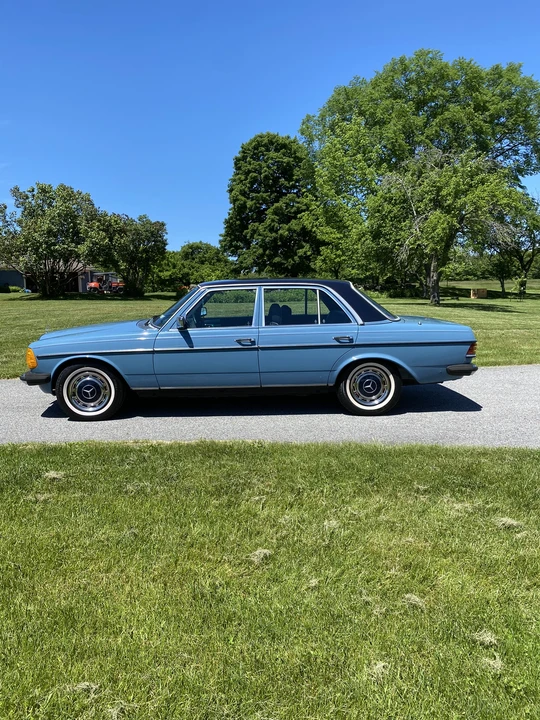 1980 Mercedes-Benz W123 Sedan - Image 10 of 31
