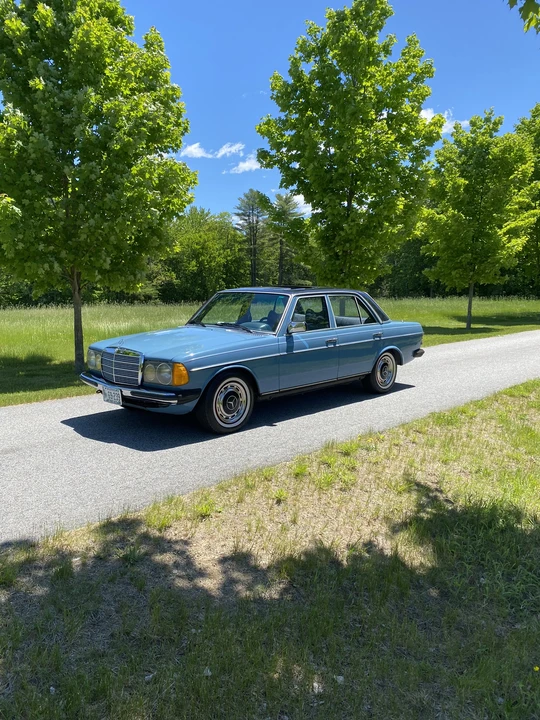 1980 Mercedes-Benz W123 Sedan - Image 2 of 31